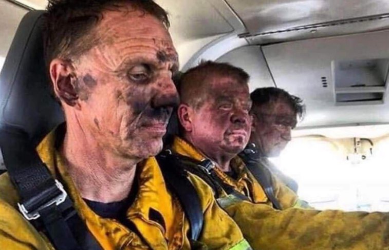 Imaginea articolului Trupa Metallica a donat o sumă uriaşă pentru a sprijini pompierii şi voluntarii din Australia