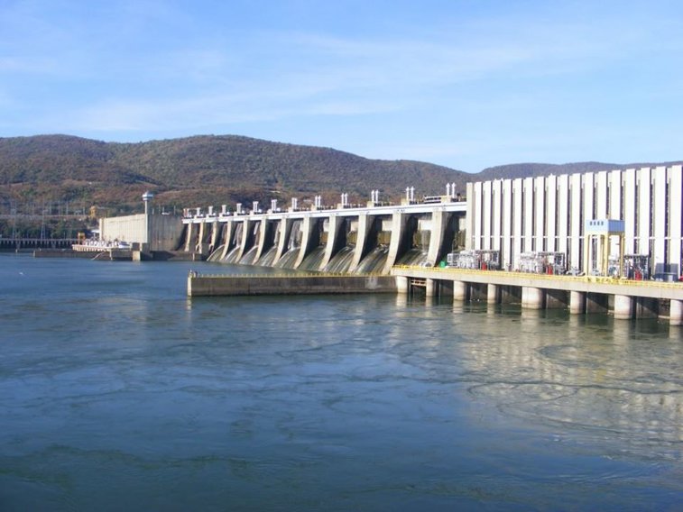 Imaginea articolului Hidrocentralele de la Porţile de Fier funcţionează la limita de avarie din cauza secetei