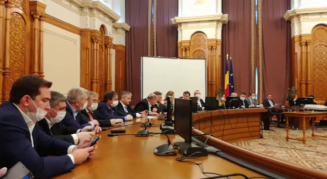 Imaginea articolului Guvernul Orban a depus jurământul de învestire la Palatul Cotroceni / Au fost luate măsuri speciale: jurământ cu mănuşi