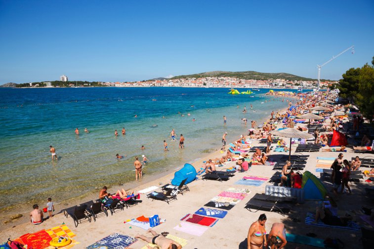 Imaginea articolului Ţara europeană care îşi deschide plajele pentru turişti. Condiţia impusă de Guvern