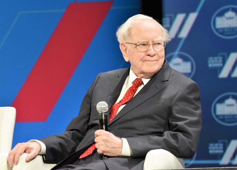 Imaginea articolului  Warren Buffet a mizat pe Apple şi a câştigat. A obţinut de peste 3 ori valoarea investiţiei