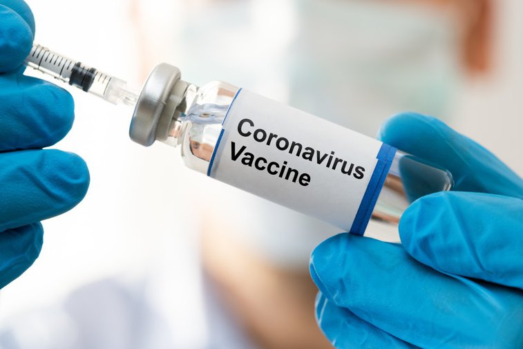 Imaginea articolului AstraZeneca anunţă că vom avea vaccinul COVID-19 în ianuarie 2021