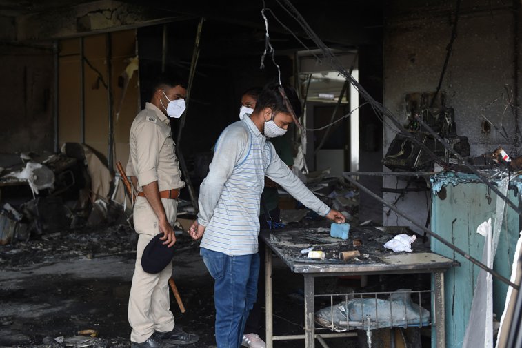 Imaginea articolului COVID-19 omoară şi indirect. Incendiu izbucnit într-un spital din India. Mai mulţi morţi raportaţi, inclusiv asistente