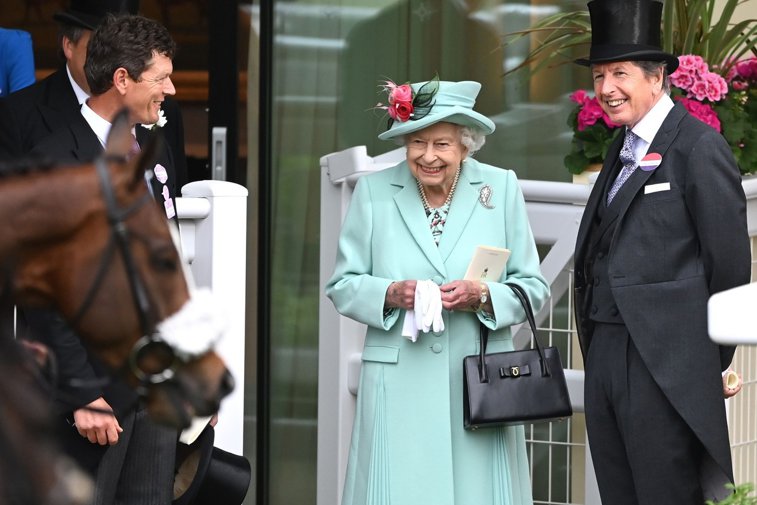 Imaginea articolului FOTO VIDEO Regina Elisabeta, întâmpinată cu urale la festivalul de hipism Royal Ascot