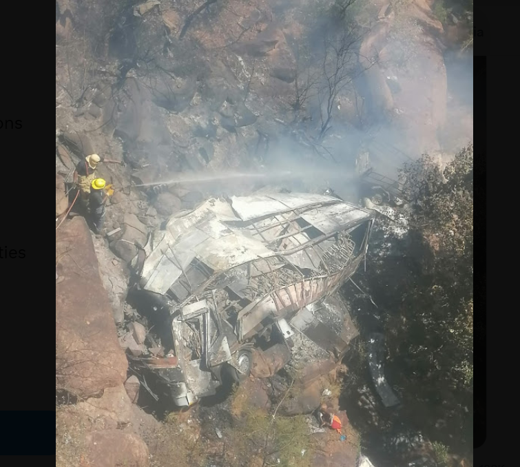 Tragedie în Săptămâna Mare. Un autobuz care transporta credincioşi de Paşte a căzut de pe o stâncă: 45 de morţi în Africa de Sud