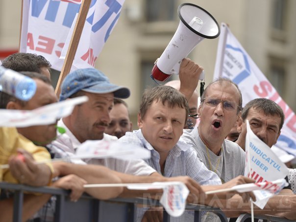 Imaginea articolului Lider sindical: Dacă Diaconescu vrea să sprijine salariaţii Oltchim să o facă legal, nu cu sacii de bani