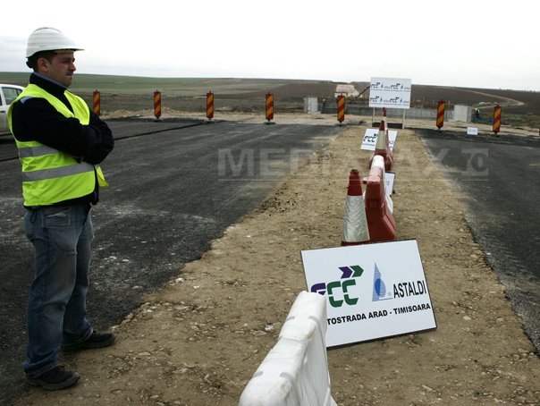 Imaginea articolului Autostrada Arad-Timişoara, deschisă în decembrie 2011, este reasfaltată pe toată lungimea