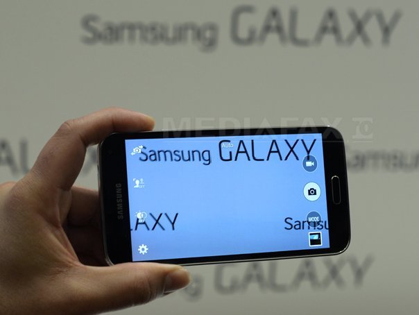 Imaginea articolului Samsung a prezentat Galaxy S5. Cum arată şi ce dotări are noul smartphone - FOTO