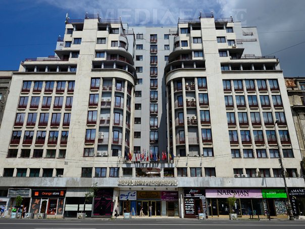 Imaginea articolului Ce se întâmplă cu clădirea Ambasador după un proces de 14 ani: Jumătate iese la vânzare, cealaltă rămâne hotel