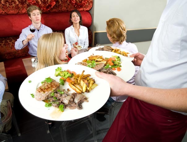 Imaginea articolului ANAT cere reducerea TVA la 9% la toate restaurantele, nu doar pentru pachete turistice