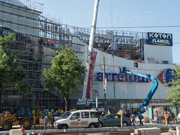 Imaginea articolului REPORTAJ: Aglomeraţie, muzică şi mult praf la inaugurarea Mega Mall. Cum arată mall-ul de 165 de milioane de euro - GALERIE FOTO