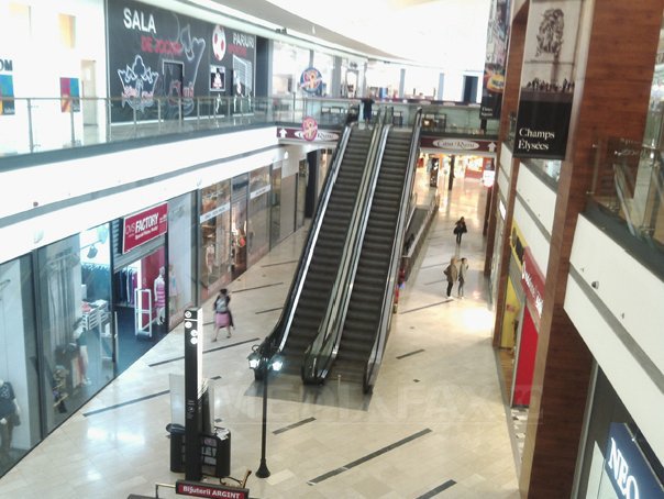 Imaginea articolului Mall-ul Galleria Arad, părăsit după închiderea hipermarketului Cora. Cum arată centrul comercial - GALERIE FOTO