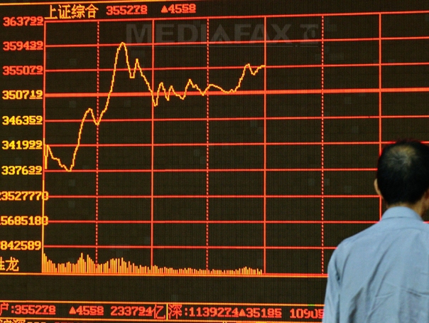 Imaginea articolului Acţiunile chineze au scăzut cu peste 6%, în pofida intervenţiei pe piaţa monetară a Băncii Chinei