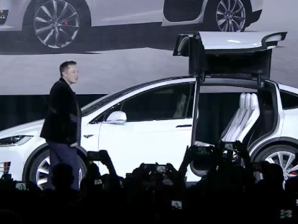 Imaginea articolului Tesla a lansat Model X, primul SUV electric din lume - VIDEO