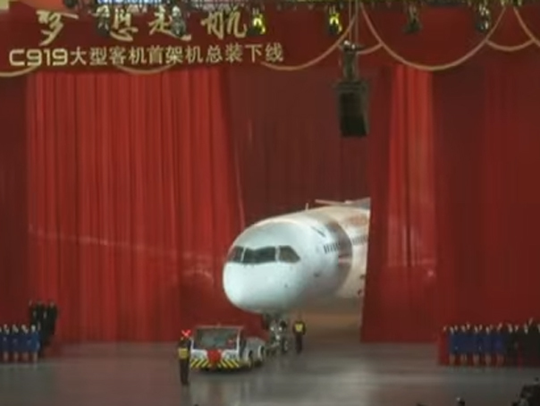 Imaginea articolului China a prezentat primul avion de pasageri de mari dimensiuni de concepţie proprie - FOTO, VIDEO
