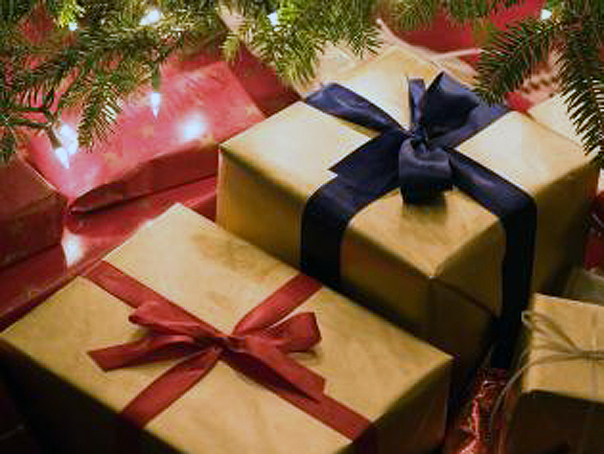 Imaginea articolului ING: Românii vor da pe cadourile de Crăciun o treime din venitul lunar, cea mai mare pondere din 14 ţări