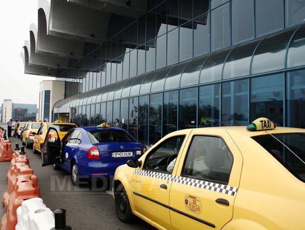 Imaginea articolului Cum s-a revenit la haos în organizarea taxiurilor la aeroportul Otopeni
