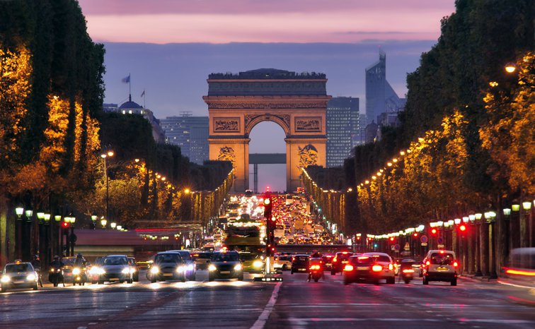 Imaginea articolului Parisul intenţionează să interzică circulaţia maşinilor cu combustie internă din 2030