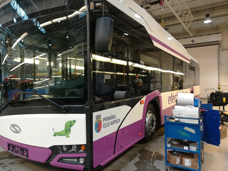 Imaginea articolului Cum arată primele autobuze electrice care vor circula în România. Vehiculele sunt produse în fabrica Solaris din Polonia - FOTO