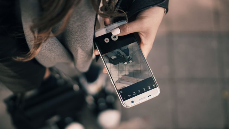 Imaginea articolului Posesorii de telefoane Samsung, trădaţi de propriul dispozitiv: imagini, inclusiv unele sensibile, sunt trimise către cine nu trebuie. Cum vezi dacă eşti afectat