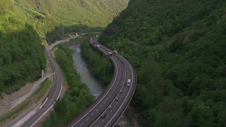 Imaginea articolului Ministrul Transporturilor, Lucian Şova, cere accelerarea proiectului autostrăzii Sibiu-Piteşti