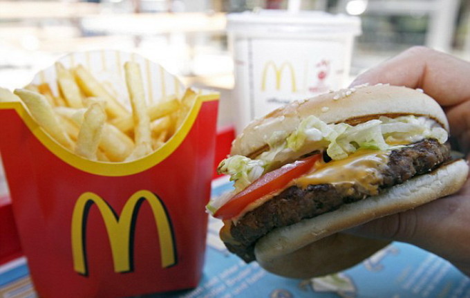 Imaginea articolului McDonald`s nu va mai fi jobul studenţilor? Lanţul de restaurante se pregăteşte să îşi înlocuiască toţi casierii 