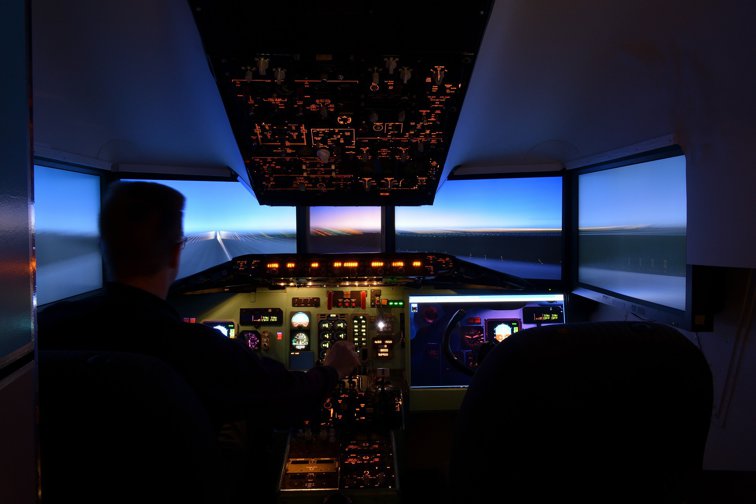 Imaginea articolului România va avea primul centru de instruire pentru piloţi cu simulator complet de zbor. Aviatorii nu vor mai fi nevoiţi să se pregătească în afara ţării