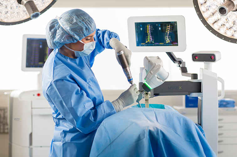 Imaginea articolului Operaţie la Iaşi cu cel mai performant robot folosit în chirurgia spinală