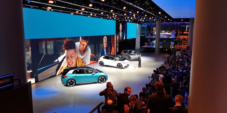Imaginea articolului ZF A început Salonul Auto de la Frankfurt: Volkswagen promite cea de-a treia revoluţie a industriei auto. Lista premierelor IAA include şi noul Ford Puma ce va fi produs din această toamnă la Craiova