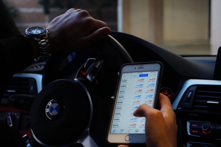 Imaginea articolului Un stat foloseşte inteligenţa artificială pentru a prinde şoferii care utilizează telefonul la volan. Număr uriaş de conducători auto prinşi în şase luni