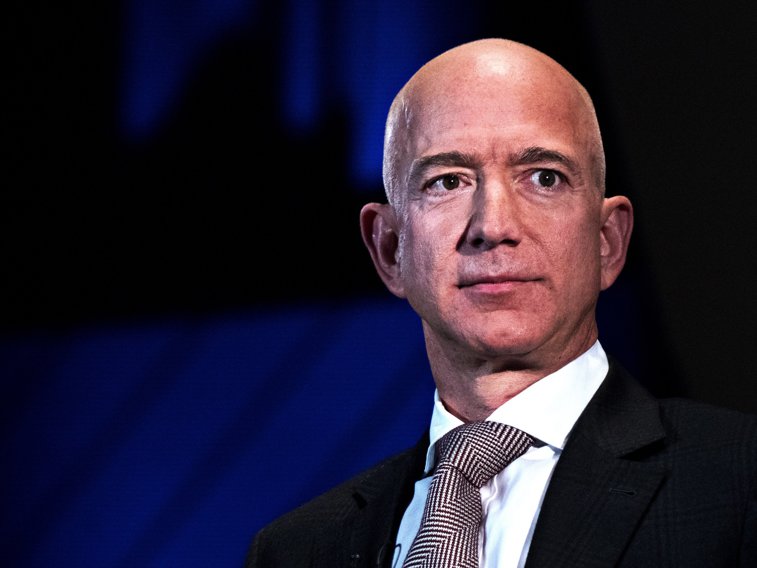 Imaginea articolului Jeff Bezos, şeful Amazon, vrea mai multe contracte cu Pentagonul pentru sectorul tehnologic
