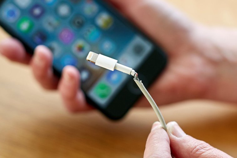Imaginea articolului Încărcătorul pentru iPhone ar putea fi schimbat, din nou. UE vrea conector unic de alimentare
