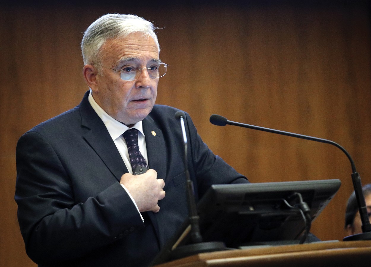 Isărescu a explicat de ce s-a apreciat leul după moţiunea de cenzură în urma căreia a picat Guvernul Orban