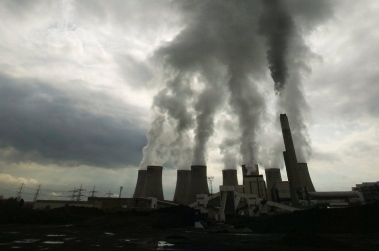 Imaginea articolului Emisiile globale de carbon au înregistrat anul trecut cea mai mare scădere din ultimii 30 de ani