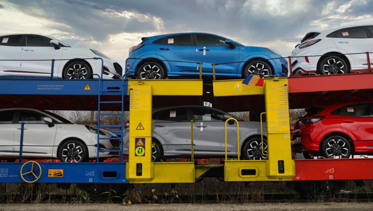 Imaginea articolului Ford România a donat 25 de maşini pentru autorităţi. Maşinile sunt folosite pentru a le duce cumpărăturile vârstnicilor