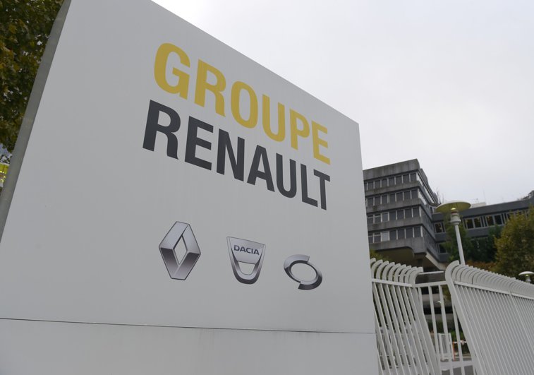 Imaginea articolului Ce se întâmplă cu afacerile Renault de 6,4 miliarde de euro în România / 17.000 de români, direct afectaţi