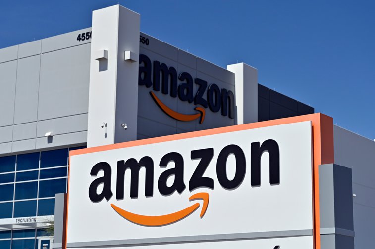 Imaginea articolului Jeff Bezos transformă mall-urile americane în depozite Amazon