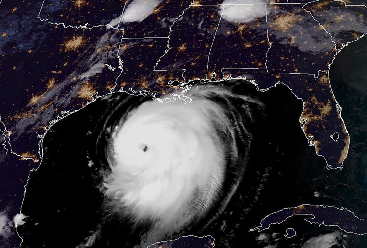 Imaginea articolului Uraganul Laura, cel mai mare pericol pentru industria energetică din SUA, după uraganul Katrina