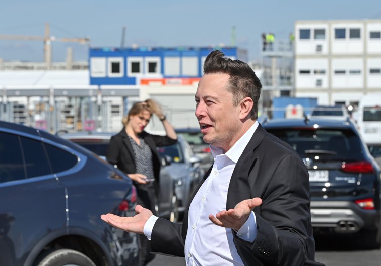 Imaginea articolului Elon Musk îl depăşeşte pe Bill Gates, în topul miliardarilor publicat de Bloomberg