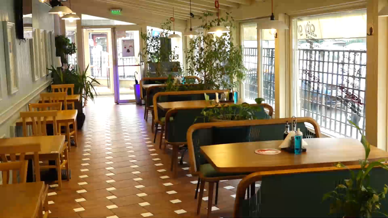 Imaginea articolului Primii clienţi au trecut deja pragul restaurantelor din Bucureşti, redeschise luni la interior