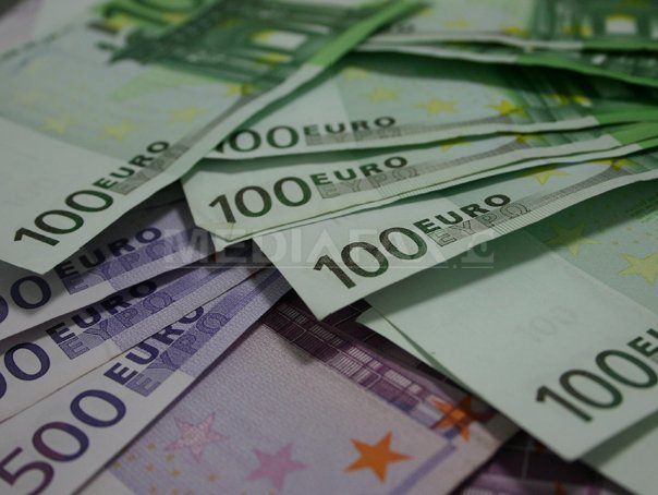 Imaginea articolului Cele mai mari salarii din economia românească: 10 directori câştigă între 19.600 de euro şi 23.200 de euro. Industriile care le plătesc 