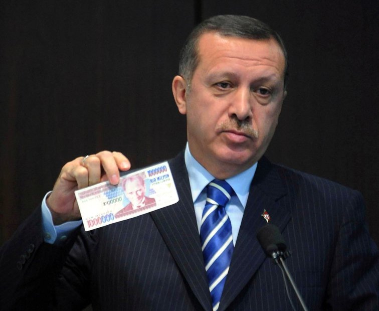 Imaginea articolului Erdogan promite rate scăzute ale dobânzilor. Preşedintele turc a dat asigurări că situaţia delicată în care se află moneda naţională se va remedia