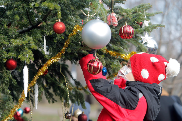 Imaginea articolului România, marele pierzător pe piaţa decoraţiunilor de Crăciun. Cât importăm şi exportăm