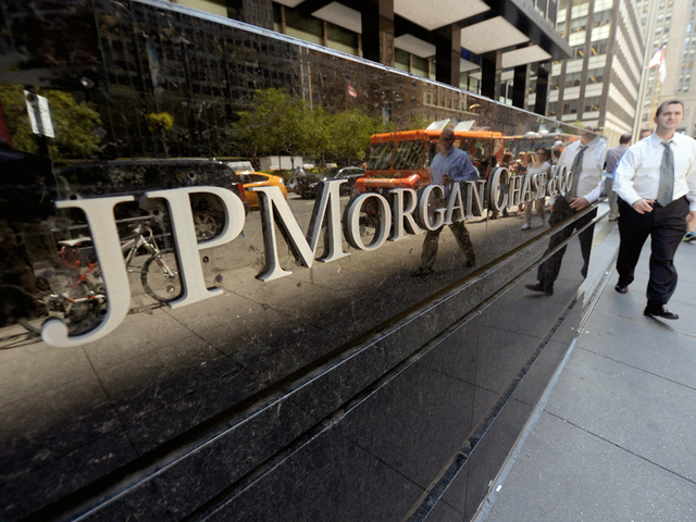 Imaginea articolului JPMorgan raportează o scădere a profitului. CFO-ul Jeremy Barum: ”Pe parcursul următorului an sau doi, ne aşteptăm ca veniturile să fie moderat sub ţintă”