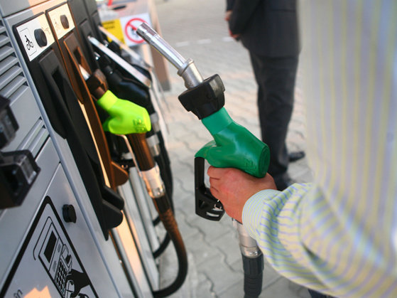 Imaginea articolului Carburanţii auto s-au majorat cu 5% în ianuarie şi cu peste 30% faţă de anul trecut