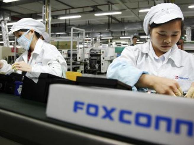 Ştire alarmantă venită din China, care a închis „fabrica de sinucideri”. Toată tehnologia lumii se face la Foxconn