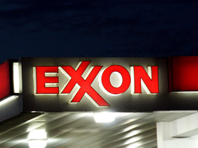 Companiile petroliere sunt pe plus. Exxon anunţă o creştere a profitului de 5,5 miliarde de dolari din divizia de rafinare