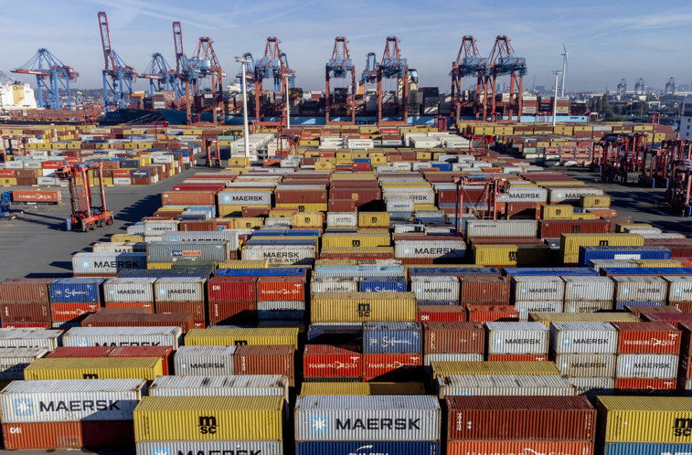 Imaginea articolului Chinezii pun mâna pe o parte din cel mai mare port german