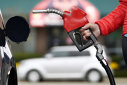 Imaginea articolului Guvernul ungar renunţă la plafonarea preţurilor la carburanţi, penuria se agravează