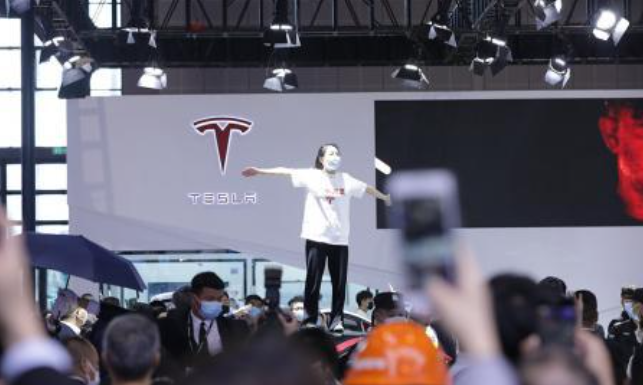 Imaginea articolului Proprietarii de Tesla din China protestează faţă de reducerile pe care le-au ratat